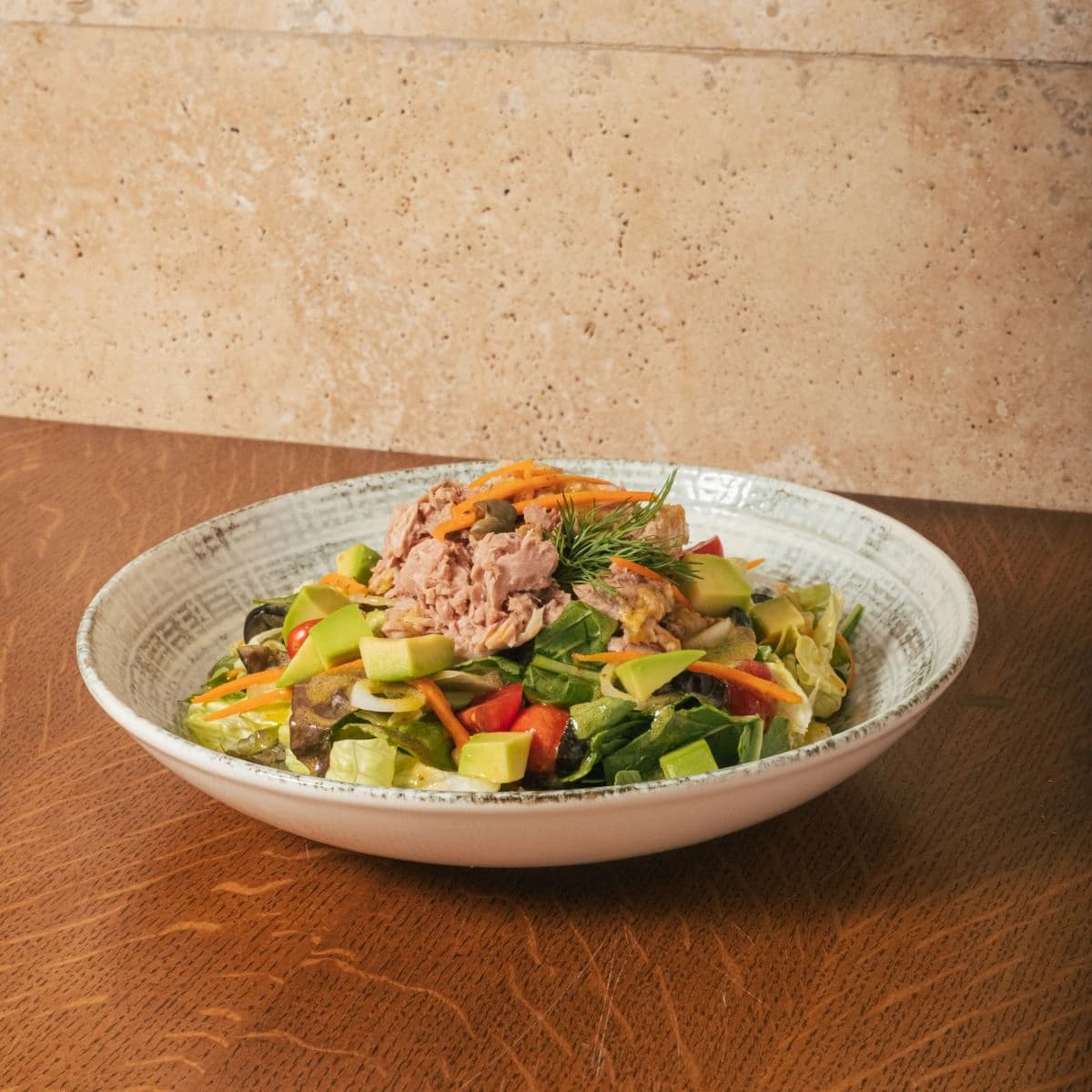 سلطة التونا